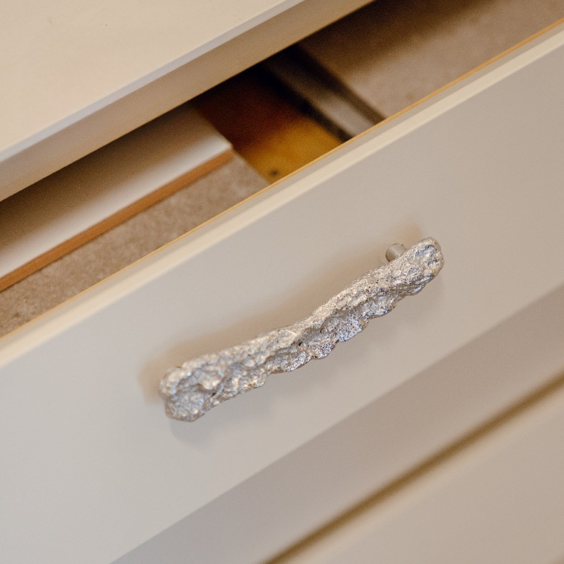 Mosiężne i aluminiowe okucia d – Unique Furniture Hardware Pulls recenzja i cena
